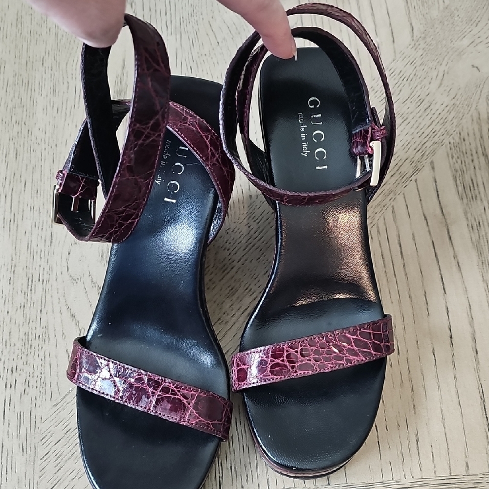 Gucci Women's Burgundy Sandals Size 7